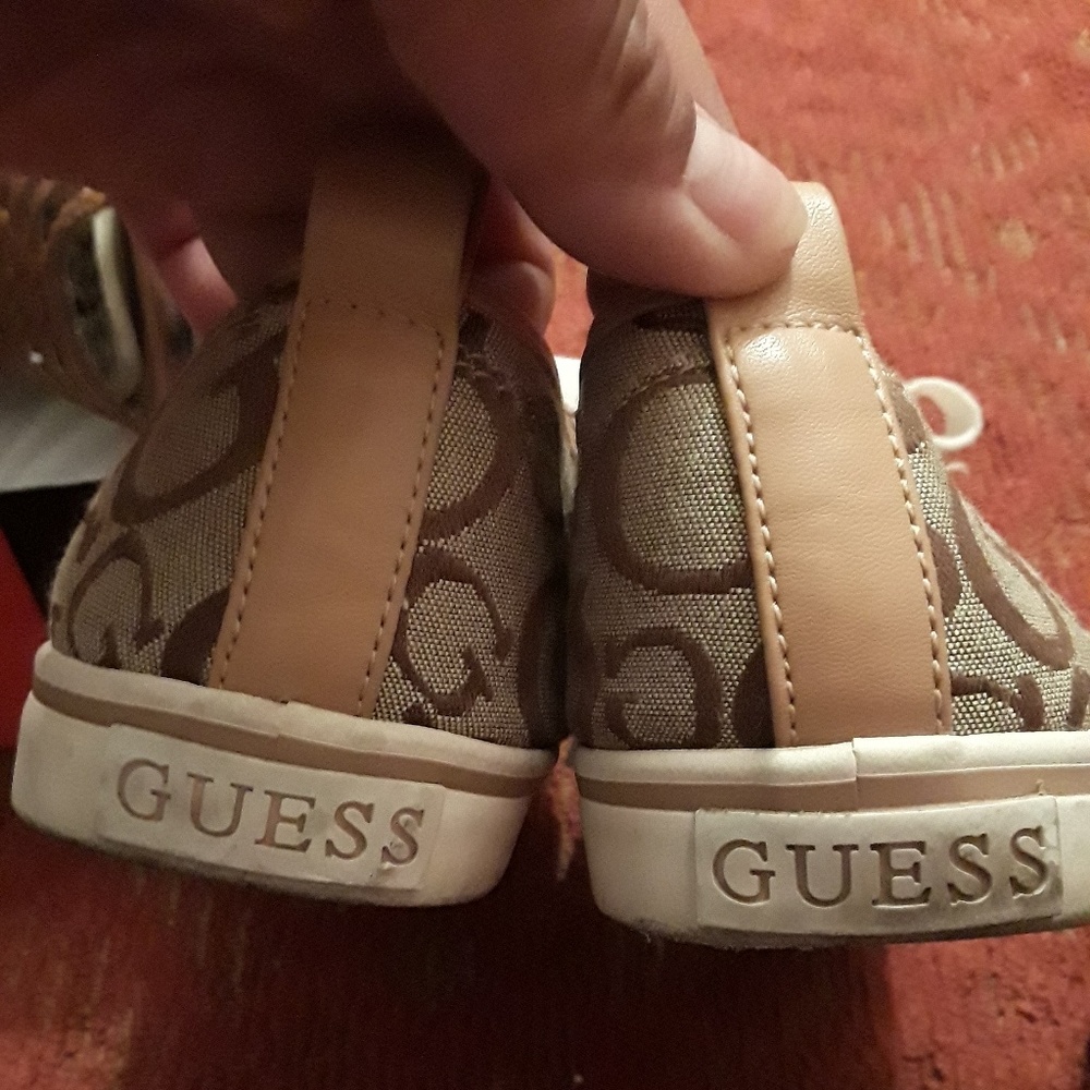 Guess - Picture 3 of 3